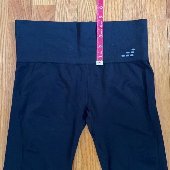 Academy Ltd black scrunch cropped leggings medium - Picture 11 of 11